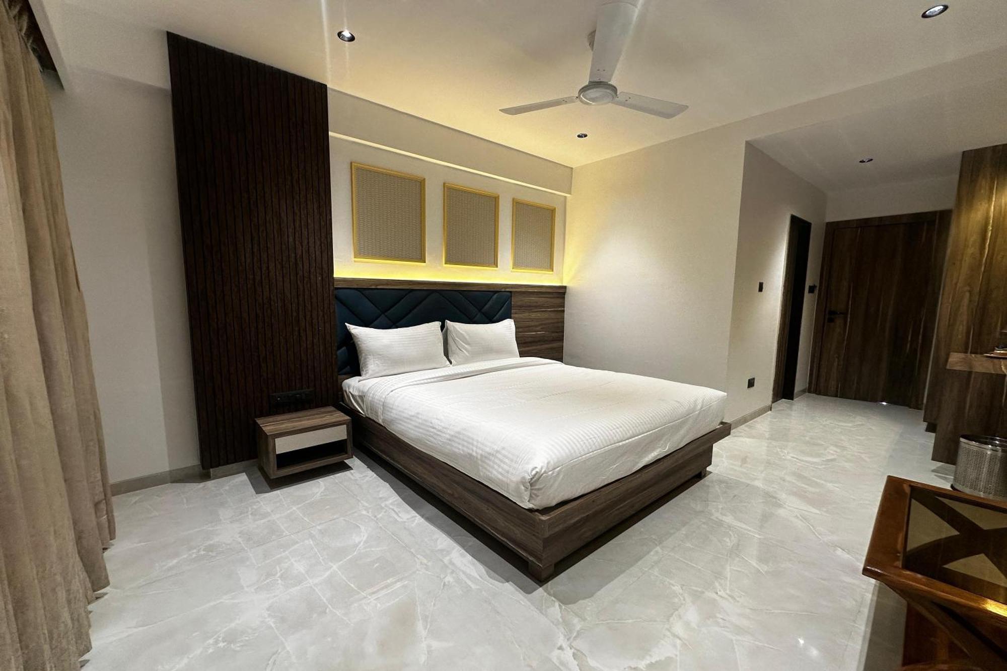 Hotel Kushala Grand, Dombivali Mangrul ภายนอก รูปภาพ