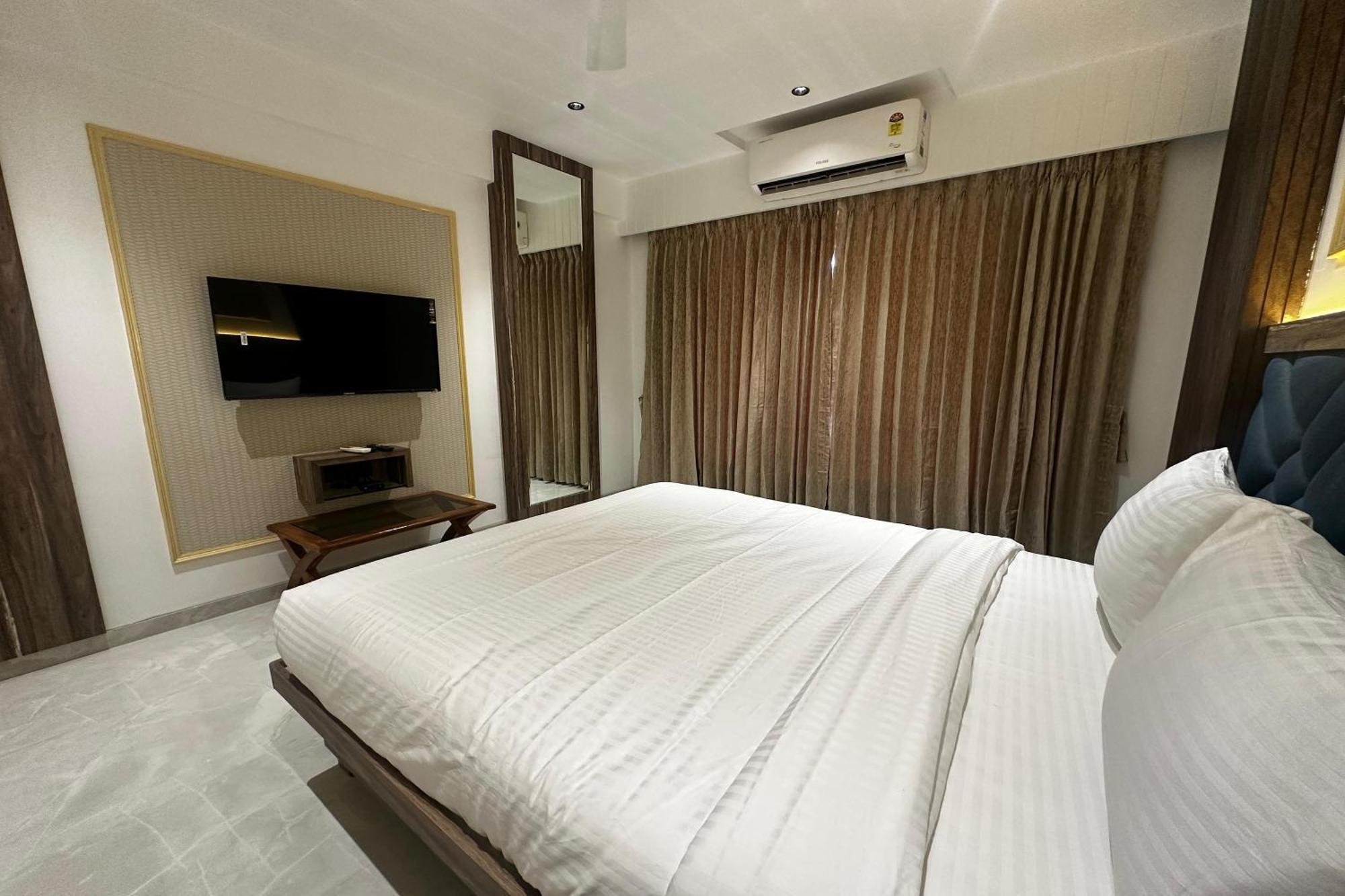 Hotel Kushala Grand, Dombivali Mangrul ภายนอก รูปภาพ