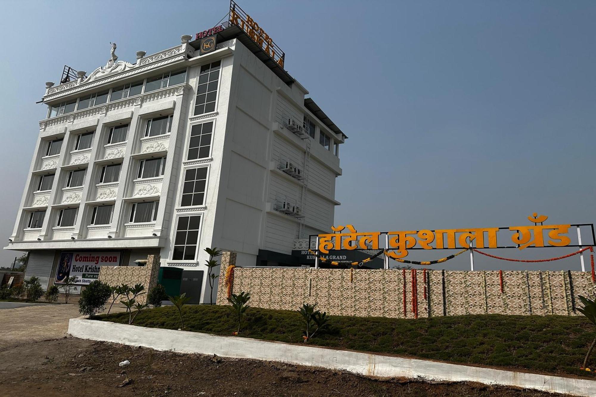 Hotel Kushala Grand, Dombivali Mangrul ภายนอก รูปภาพ