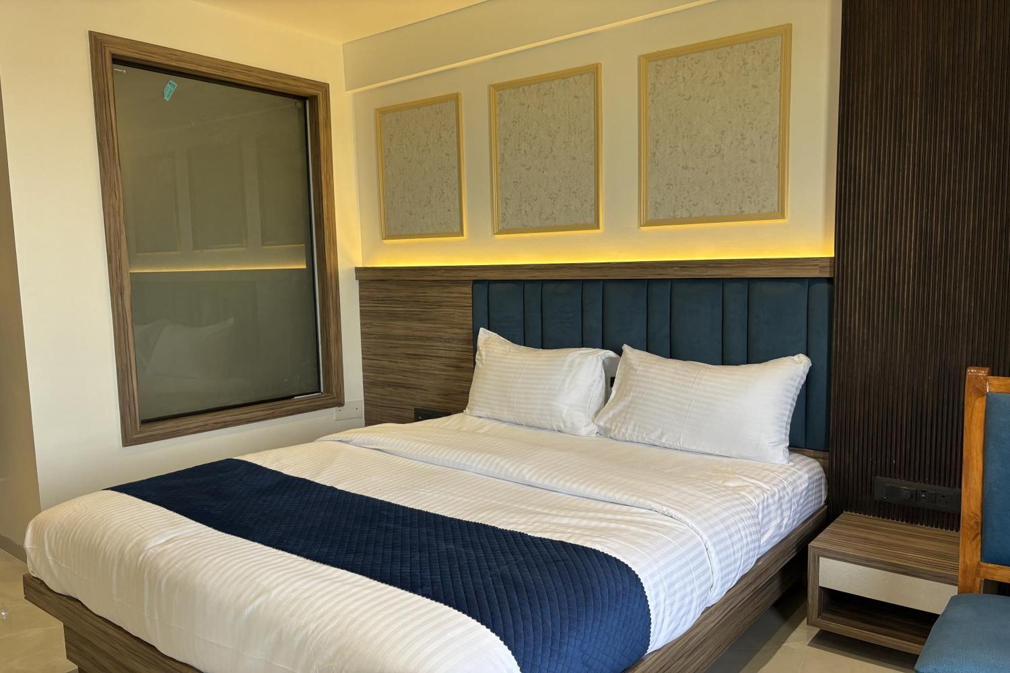 Hotel Kushala Grand, Dombivali Mangrul ภายนอก รูปภาพ