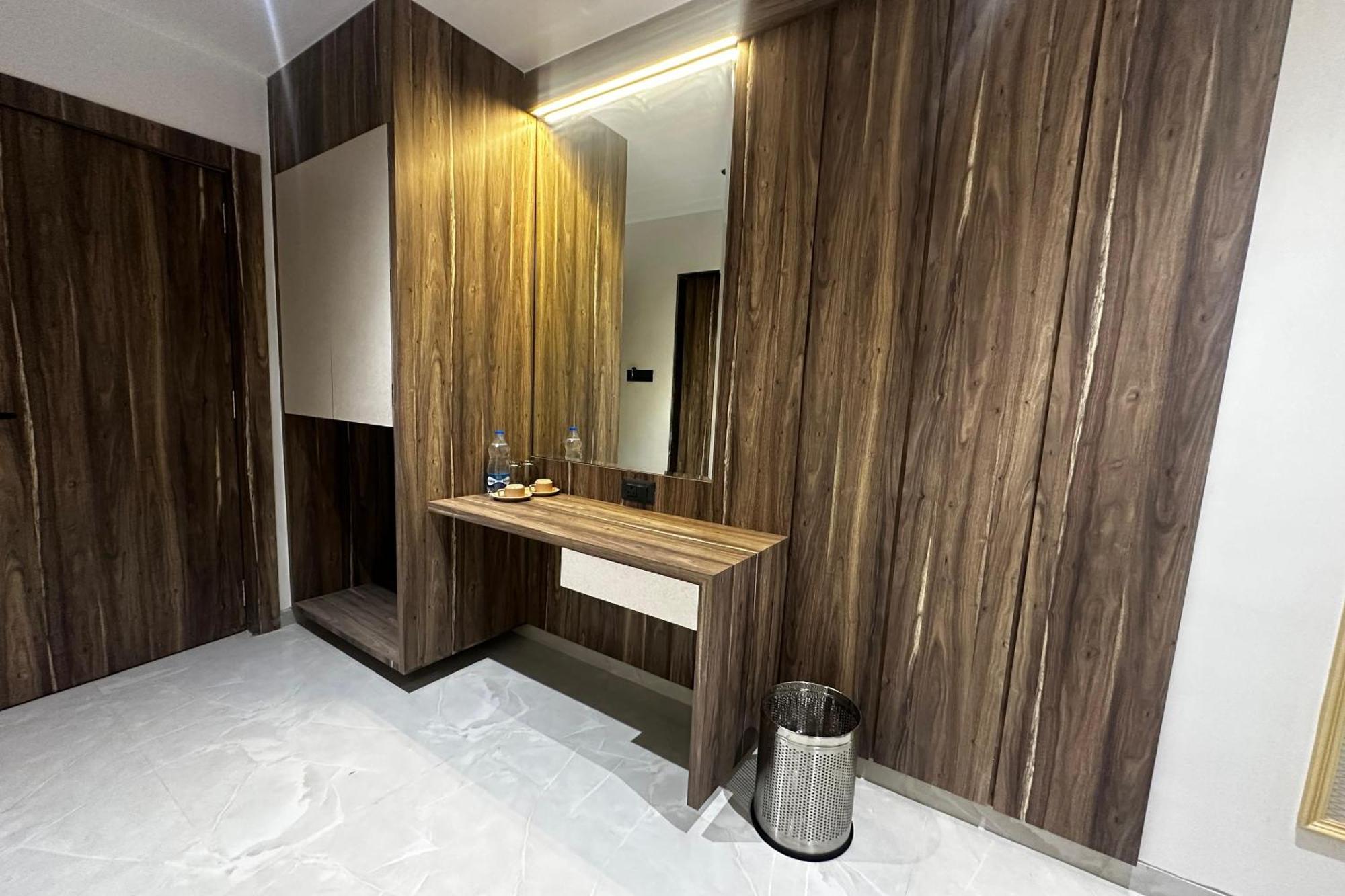Hotel Kushala Grand, Dombivali Mangrul ภายนอก รูปภาพ