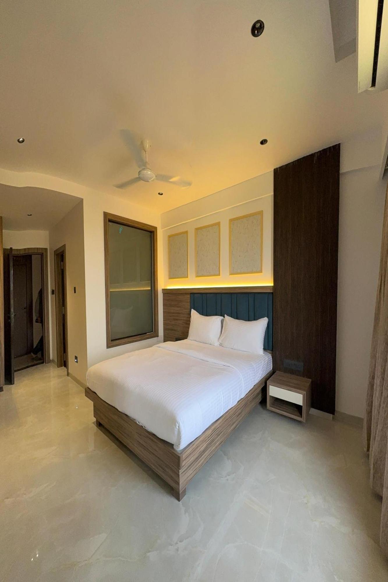 Hotel Kushala Grand, Dombivali Mangrul ภายนอก รูปภาพ